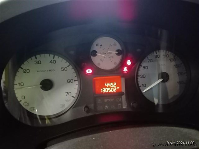 Personenauto - afbeelding 9 van  9