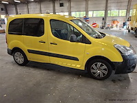 Personenauto - afbeelding 1 van  8