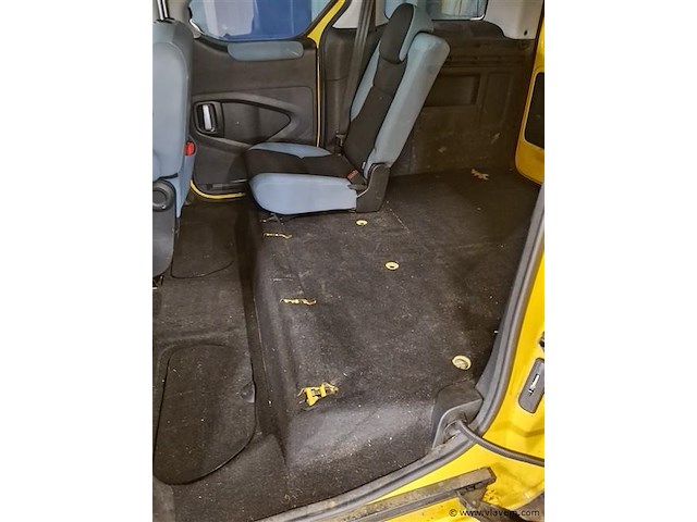 Personenauto - afbeelding 6 van  8