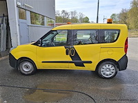 Personenauto - afbeelding 1 van  9