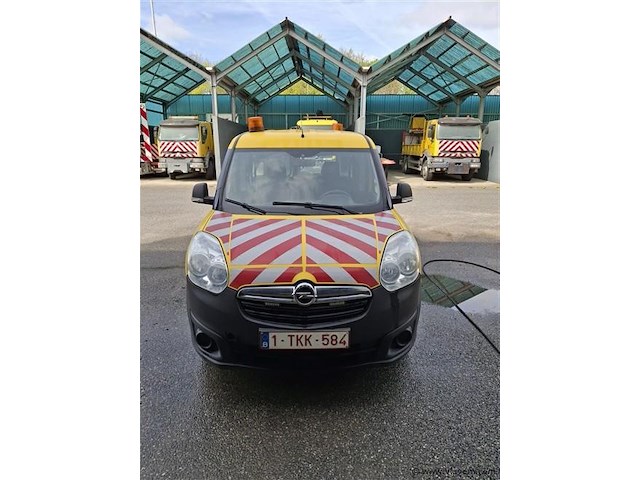 Personenauto - afbeelding 3 van  9