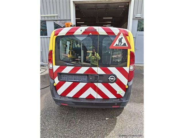 Personenauto - afbeelding 4 van  9