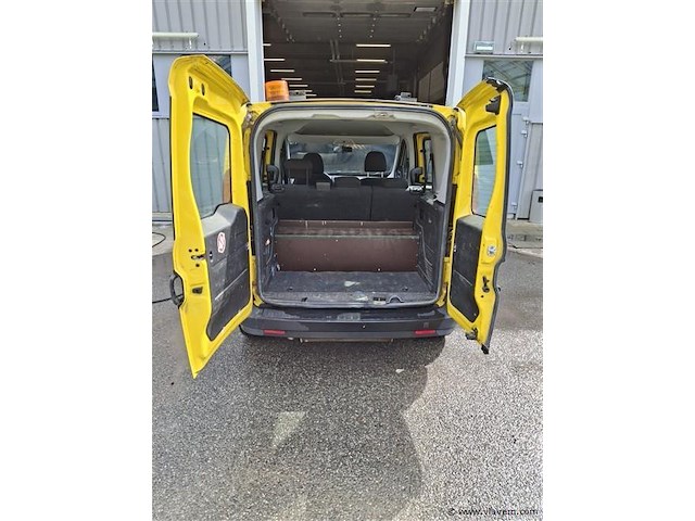 Personenauto - afbeelding 5 van  9