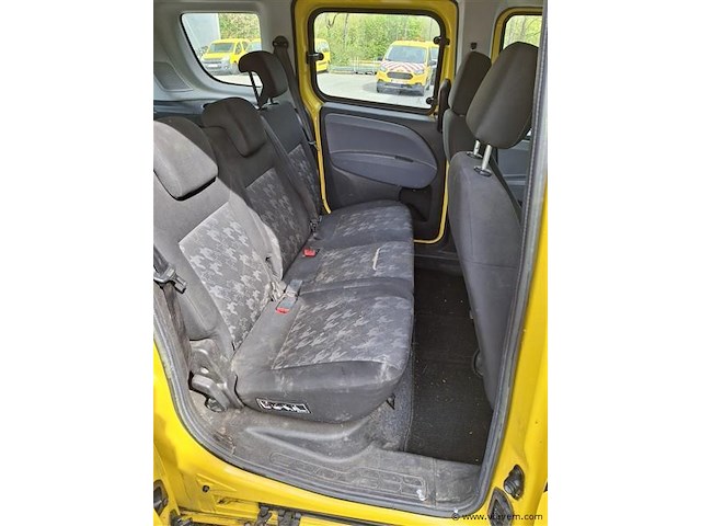 Personenauto - afbeelding 6 van  9