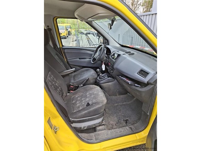 Personenauto - afbeelding 7 van  9