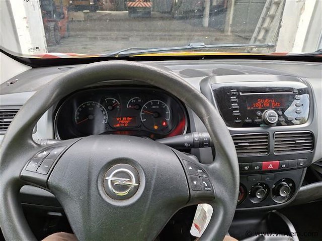 Personenauto - afbeelding 8 van  9