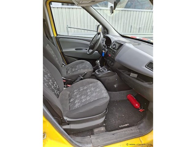 Personenauto - afbeelding 4 van  7