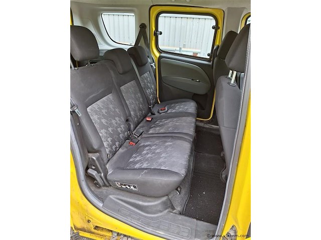 Personenauto - afbeelding 5 van  7