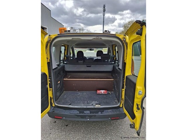 Personenauto - afbeelding 6 van  7