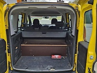 Personenauto - afbeelding 6 van  7