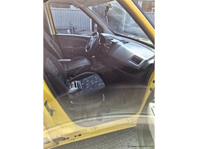 Personenauto - afbeelding 4 van  7