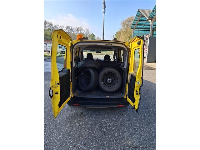 Personenauto - afbeelding 6 van  7