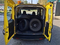 Personenauto - afbeelding 6 van  7