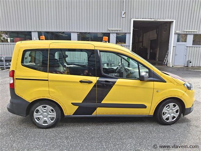 Personenauto - afbeelding 1 van  8