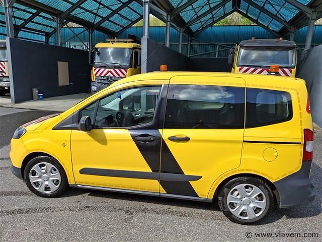 Personenauto - afbeelding 2 van  8