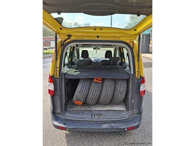 Personenauto - afbeelding 5 van  8