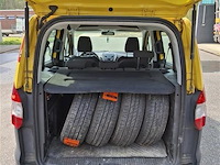 Personenauto - afbeelding 5 van  8