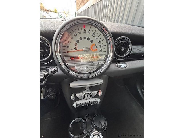 Personenauto - afbeelding 3 van  13