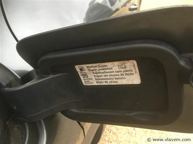 Personenauto - afbeelding 16 van  18