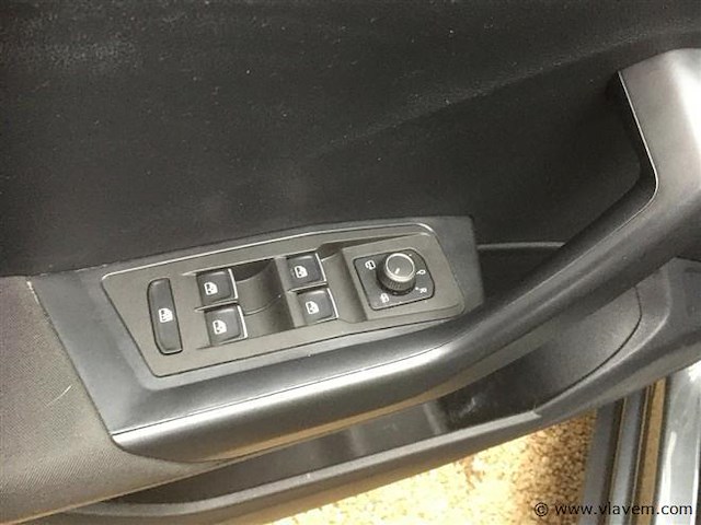 Personenauto - afbeelding 18 van  18