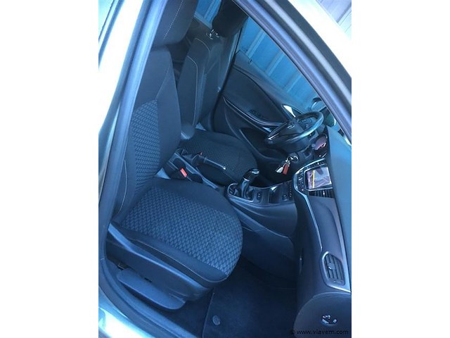 Personenauto - afbeelding 9 van  17