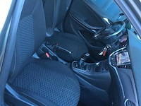 Personenauto - afbeelding 9 van  17