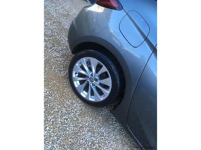 Personenauto - afbeelding 13 van  17