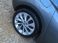 Personenauto - afbeelding 13 van  17