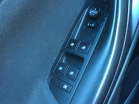 Personenauto - afbeelding 14 van  17