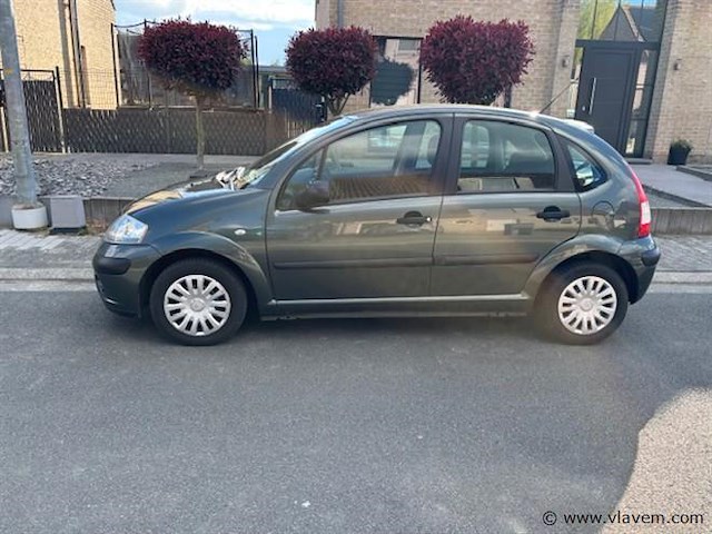 Personenauto - afbeelding 2 van  9