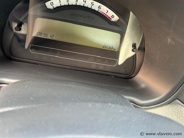 Personenauto - afbeelding 9 van  9