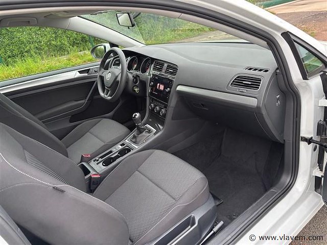 Personenauto - afbeelding 2 van  19