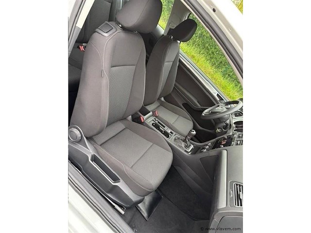 Personenauto - afbeelding 3 van  19