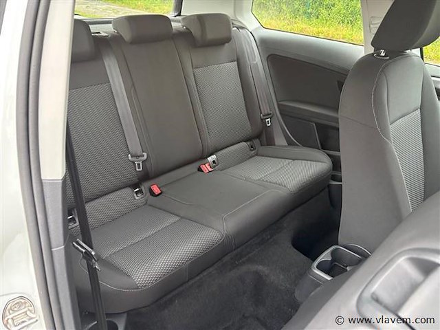 Personenauto - afbeelding 4 van  19
