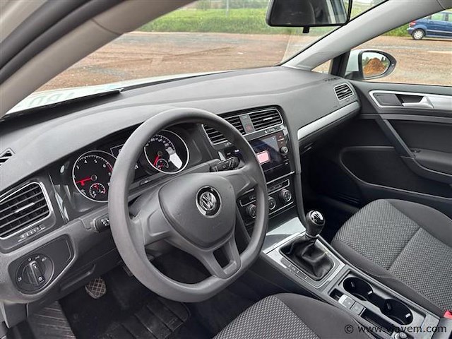 Personenauto - afbeelding 5 van  19