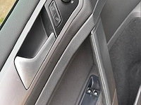 Personenauto - afbeelding 6 van  19