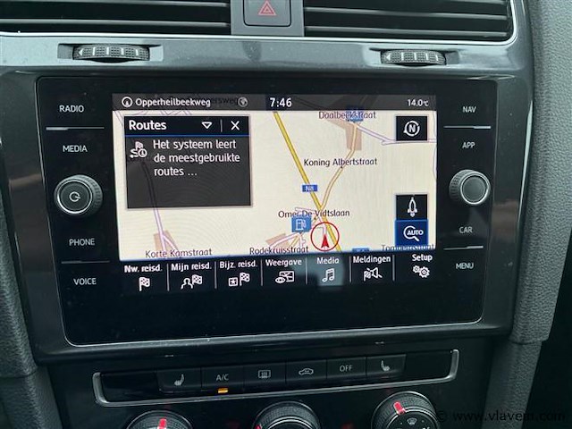 Personenauto - afbeelding 8 van  19