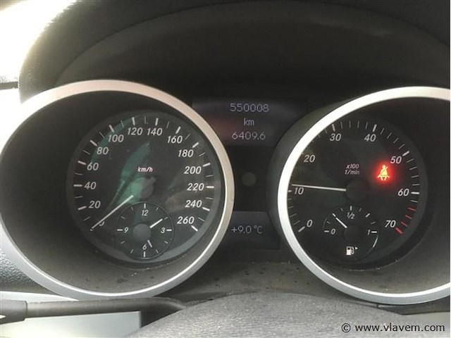 Personenauto - afbeelding 6 van  23