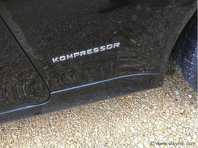 Personenauto - afbeelding 13 van  23
