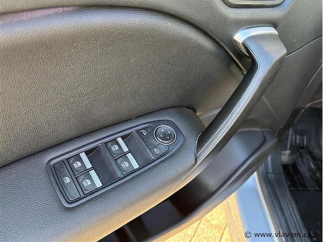 Personenauto - afbeelding 6 van  22
