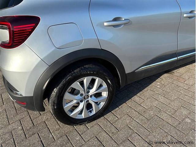 Personenauto - afbeelding 14 van  22