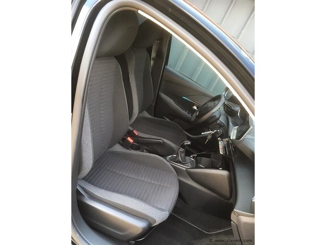 Personenauto - afbeelding 2 van  25