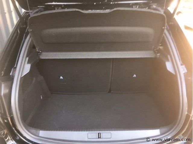Personenauto - afbeelding 6 van  25