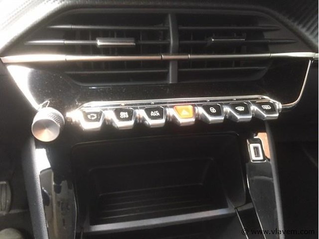 Personenauto - afbeelding 9 van  25