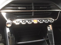 Personenauto - afbeelding 9 van  25
