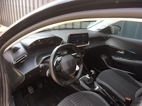 Personenauto - afbeelding 18 van  25