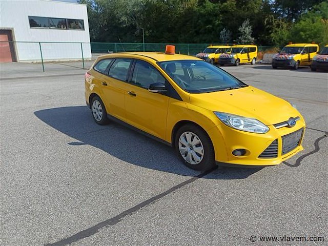 Personenauto - afbeelding 1 van  9