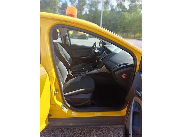 Personenauto - afbeelding 5 van  9
