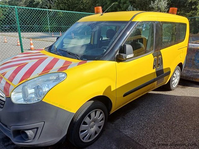 Personenauto - afbeelding 2 van  8