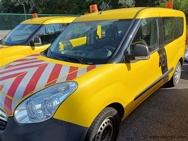 Personenauto - afbeelding 3 van  4